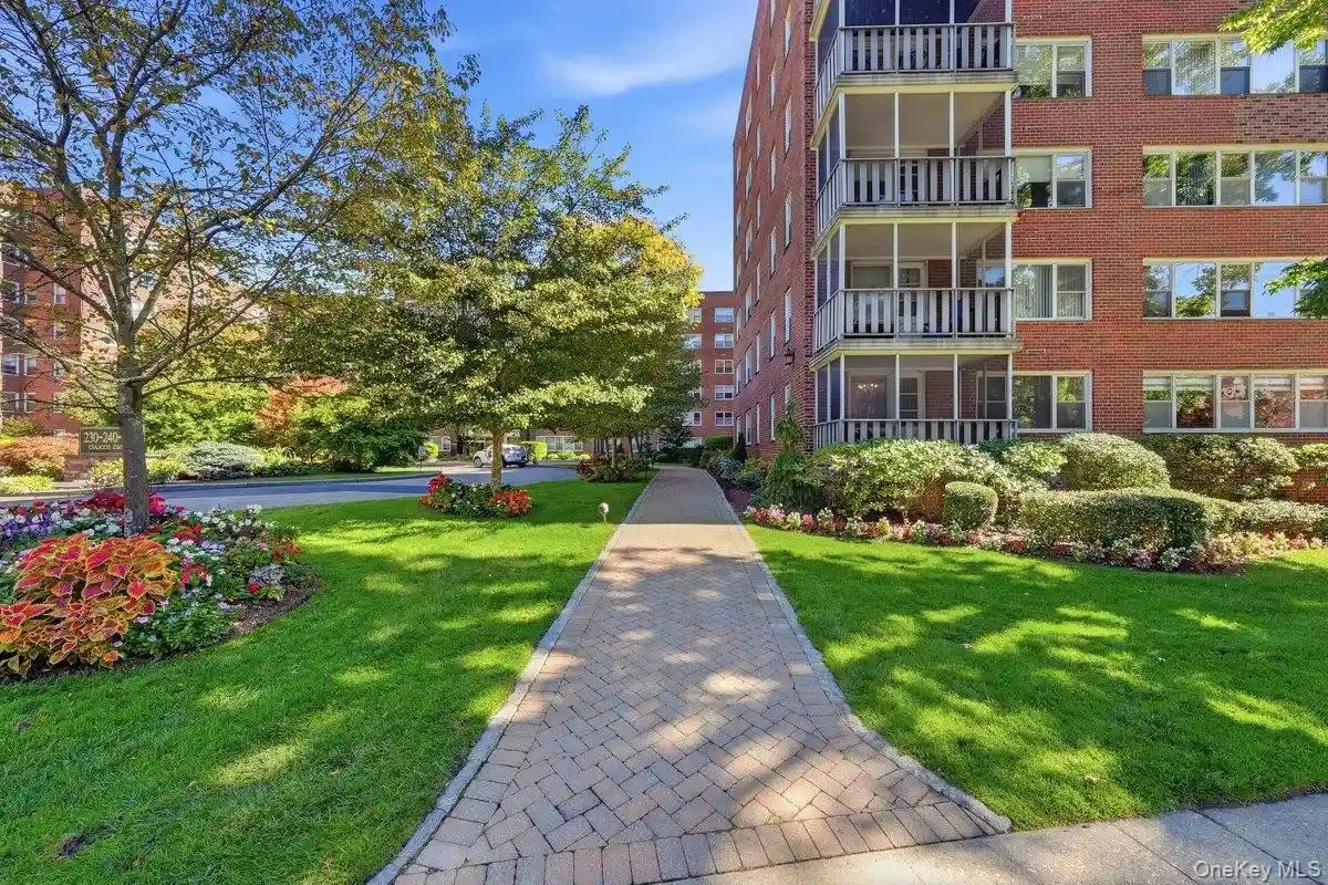 Listing Photo 2 - Condo for sale in 250 Garth Rd located at 250 Garth Rd, Eastchester, NY 10583 - Unit #5B3