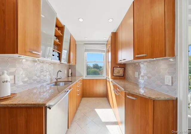 Listing Photo 4 - Condo for sale in building located at 250 Garth Rd, Eastchester, NY 10583 - Unit #5B3