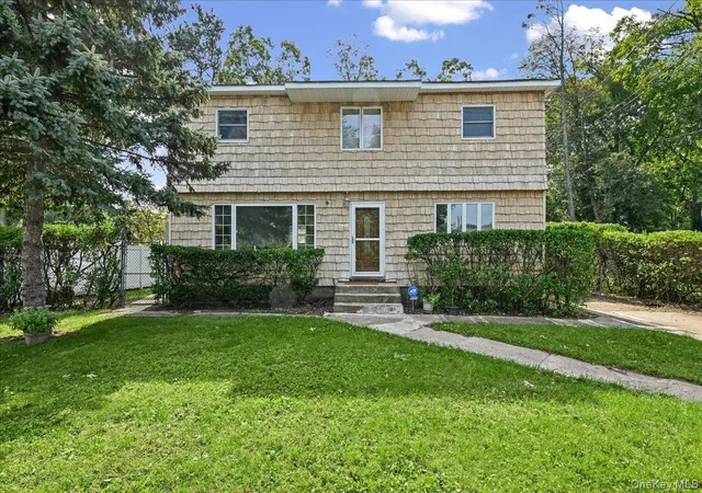 Photo 1 of Single family home for sale at 132 Commonwealth Dr, Babylon, NY 11798 | MLS# 1059731 | Listing updated on 2026-10-08