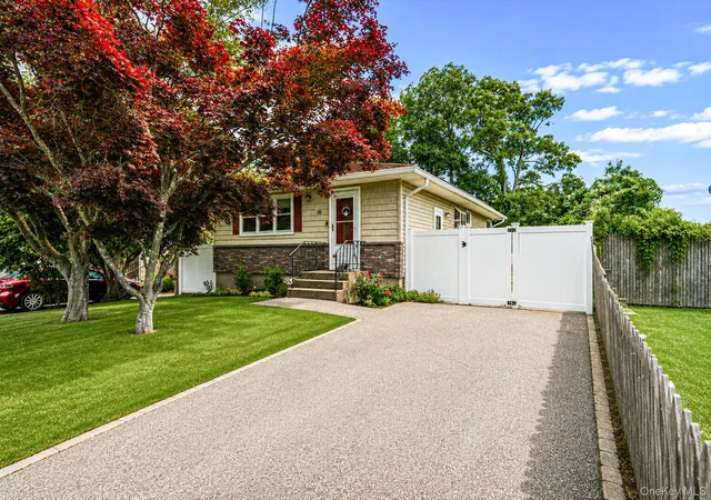 Photo 1 of Single family home for sale at 24 Trafalgar Dr, Shirley, NY 11967 | MLS# 1059794 | Listing updated on 2026-10-07