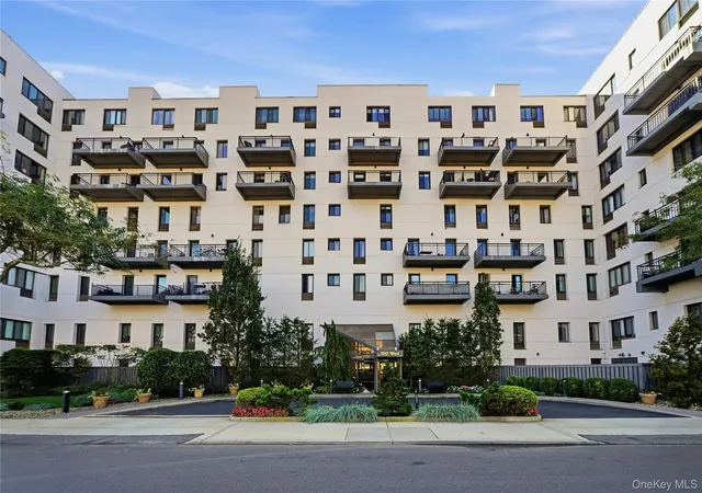 Photo 1 of Condo for sale at 100 W Broadway #6Q, Long Beach, NY 11561 | MLS# 1059800 | Listing updated on 2026-10-08
