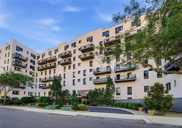 Photo 2 of Condo for sale at 100 W Broadway #6Q, Long Beach, NY 11561 | MLS# 1059800 | Listing updated on 2026-10-08
