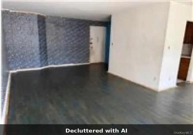 Photo 4 of House for sale at 185s Middle Neck Rd #1C, North Hempstead, NY 11021 | MLS# 1059805 | Listing updated on 2026-10-23