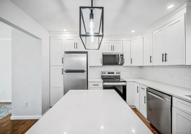 Photo 4 of Single family home for sale at 23 Bogart St, Huntington, NY 11746 | MLS# 1059831 | Listing updated on 2026-10-08