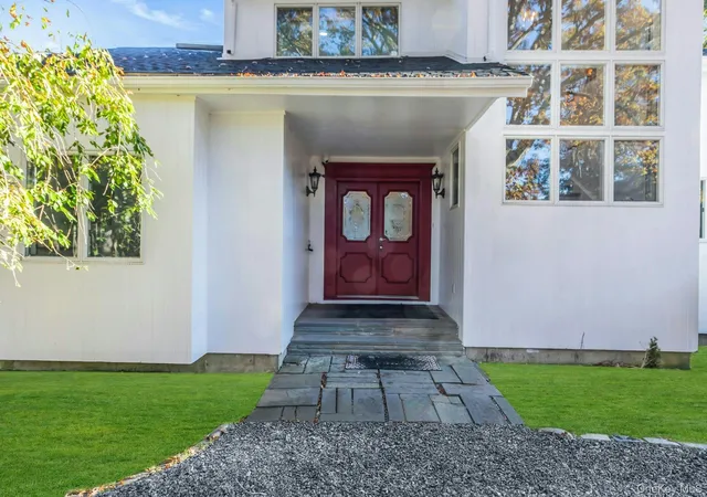 Photo 3 of Single family home for sale at 19 Bay Woods Dr, Hampton Bays, NY 11946 | MLS# 1059857 | Listing updated on 2026-10-07