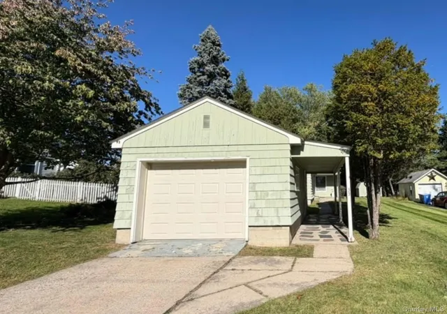 Photo 1 of Single family home for sale at 33 Roosevelt Ave, Middletown, NY 10940 | MLS# 1059870 | Listing updated on 2026-10-24