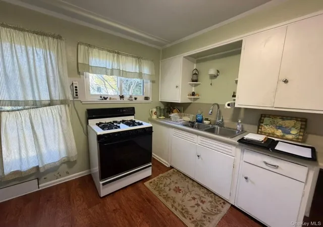 Photo 3 of Single family home for sale at 33 Roosevelt Ave, Middletown, NY 10940 | MLS# 1059870 | Listing updated on 2026-10-24