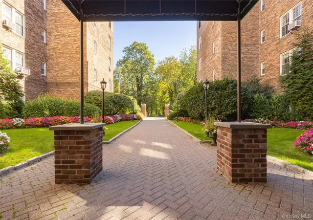 Listing Photo 4 - Condo for sale in building located at 25 Parkview Ave, Bronxville, NY 10708 - Unit #2M