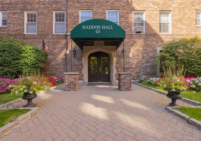 Photo 1 of Condo for sale at 25 Parkview Ave #2M, Bronxville, NY 10708 | MLS# 1059905 | Listing updated on 2026-10-08