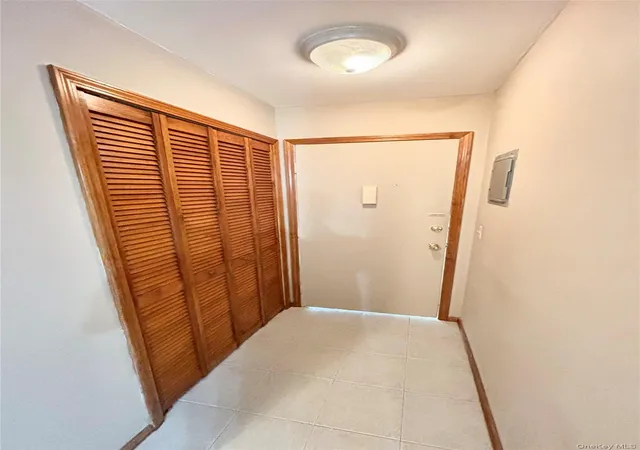 Listing Photo 3 - Condo for sale in building located at 1001 Cherry Hl Dr, Poughkeepsie, NY 12603 - Unit #1001