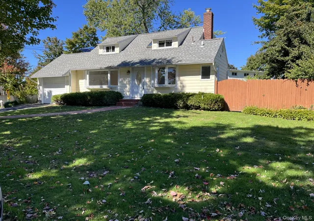 Single family home for sale at 4 Elmont Ln, Huntington, NY 11731 | MLS# 1059942