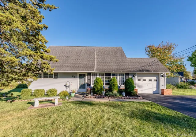 Photo 1 of Single family home for sale at 20 Meadowbrook Dr, Kingston, NY 12401 | MLS# 1059959 | Listing updated on 2026-10-10