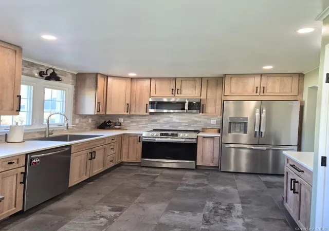 Photo 3 of Single family home for sale at 5 Orchard Pl, Tillson, NY 12486 | MLS# 1059980 | Listing updated on 2026-10-08