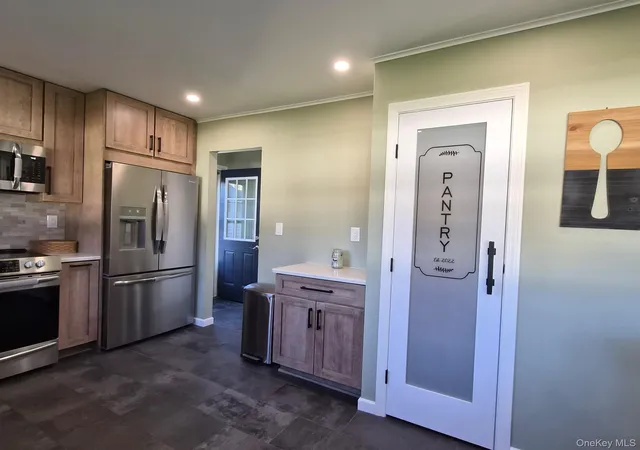 Photo 3 of Single family home for sale at 5 Orchard Pl, Tillson, NY 12486 | MLS# 1059980 | Listing updated on 2026-10-09