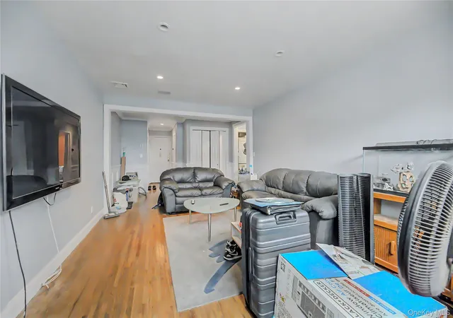 Photo 4 of Condo for sale at 164 Ravine Ave #3A, Yonkers, NY 10701 | MLS# 1059999 | Listing updated on 2026-10-09