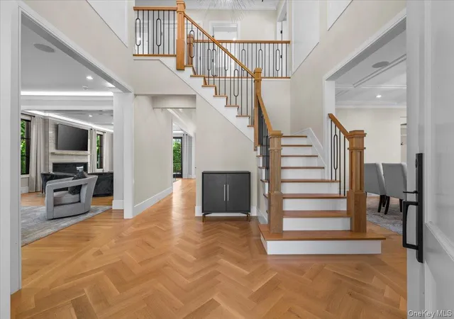 Photo 3 of Single family home for sale at 264 Northwoods Rd, Manhasset, NY 11030 | MLS# 1060020 | Listing updated on 2026-10-08