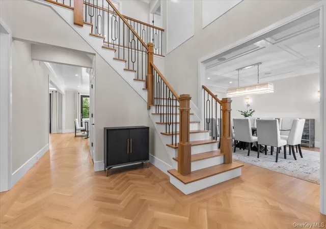 Photo 4 of Single family home for sale at 264 Northwoods Rd, Manhasset, NY 11030 | MLS# 1060020 | Listing updated on 2026-10-08