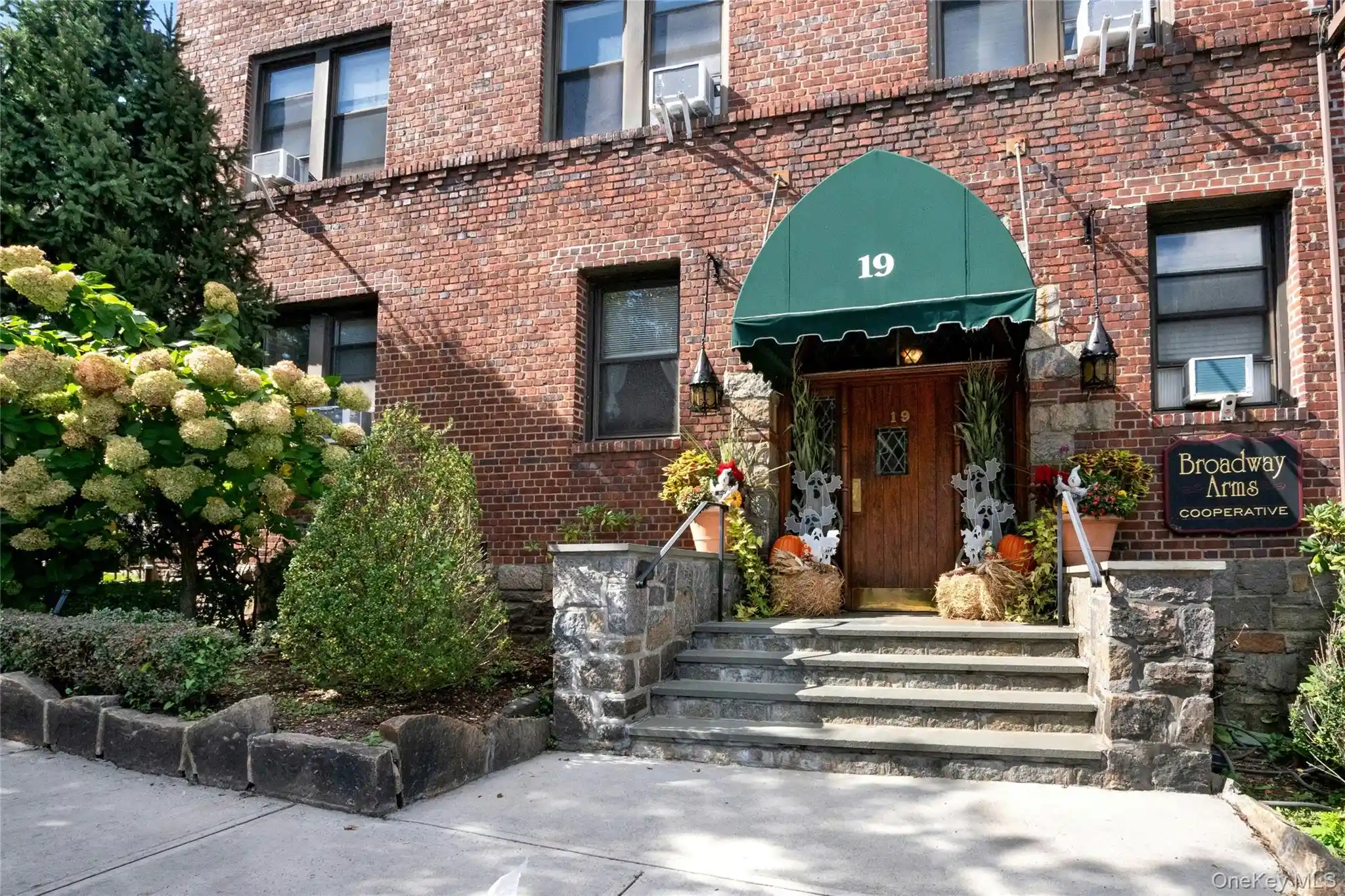 Listing Photo 2 - Condo for sale in 19 S Broadway located at 19 S Broadway, Tarrytown, NY 10522 - Unit #5 D