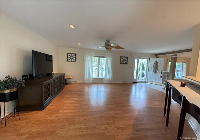 Listing Photo 5 - Condo for sale in building located at 1407 Middle Rd, Riverhead, NY 11933 - Unit #271