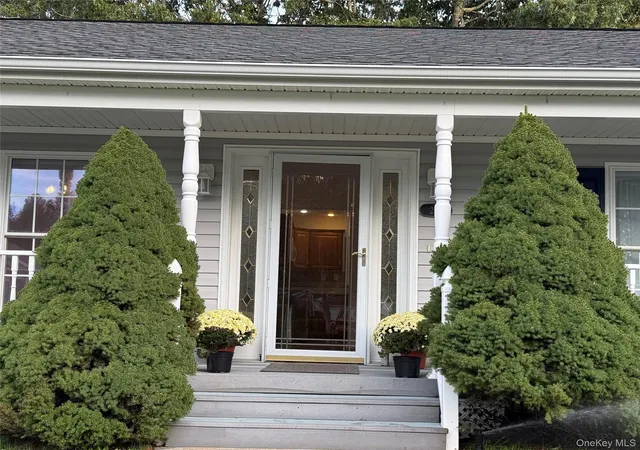 Listing Photo 1 - Condo for sale in building located at 1407 Middle Rd, Riverhead, NY 11933 - Unit #271