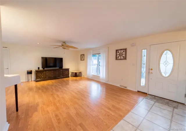 Listing Photo 3 - Condo for sale in building located at 1407 Middle Rd, Riverhead, NY 11933 - Unit #271