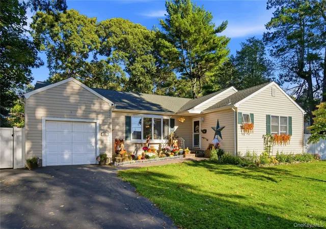 Photo 1 of Single family home for sale at 35 Wyant Ave, Ronkonkoma, NY 11779 | MLS# 1060092 | Listing updated on 2026-10-07