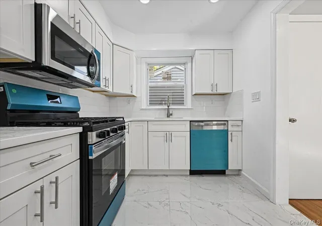 Listing Photo 5 - Condo for sale in building located at 17 President St, Hempstead, NY 11563