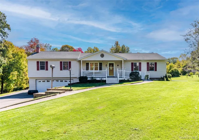 Photo 1 of Single family home for sale at 6 Overlook Dr, Pawling, NY 12564 | MLS# 1060099 | Listing updated on 2026-10-10