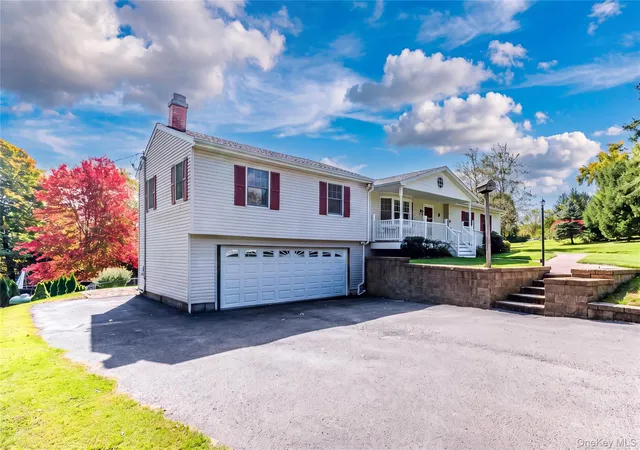 Photo 2 of Single family home for sale at 6 Overlook Dr, Pawling, NY 12564 | MLS# 1060099 | Listing updated on 2026-10-10