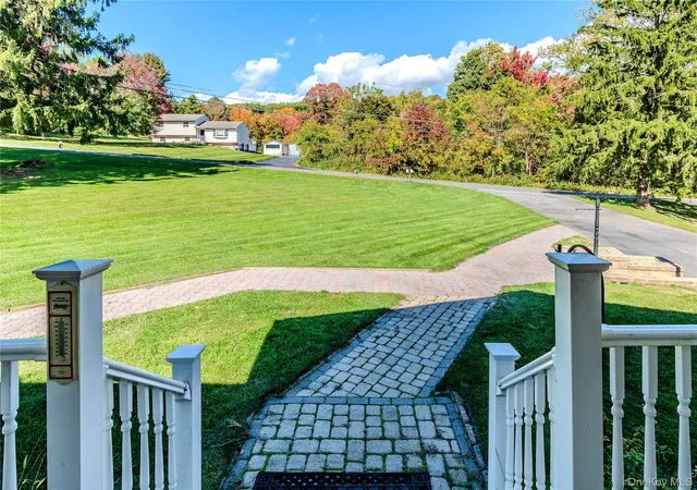 Photo 4 of Single family home for sale at 6 Overlook Dr, Pawling, NY 12564 | MLS# 1060099 | Listing updated on 2026-10-10