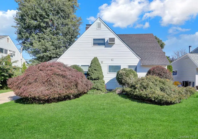 Photo 1 of Single family home for sale at 53 Spindle Rd, Hicksville, NY 11801 | MLS# 1060126 | Listing updated on 2026-10-08
