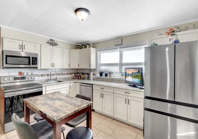 Photo 3 of Single family home for sale at 53 Spindle Rd, Hicksville, NY 11801 | MLS# 1060126 | Listing updated on 2026-10-09