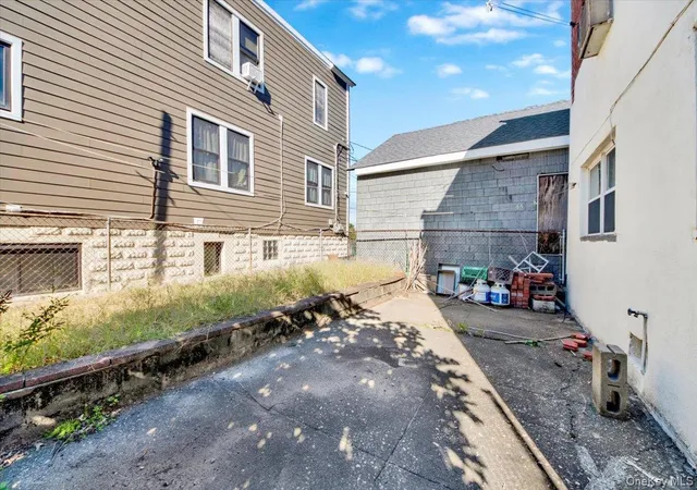 Listing Photo 5 - Condo for sale in building located at 2877 Waterbury Ave, Bronx, NY 10461