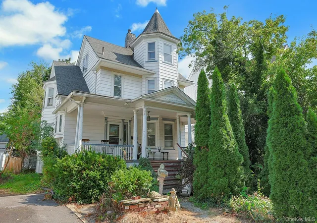 Photo 1 of Single family home for sale at 202 Woodland Ave, New Rochelle, NY 10805 | MLS# 1060137 | Listing updated on 2026-10-16