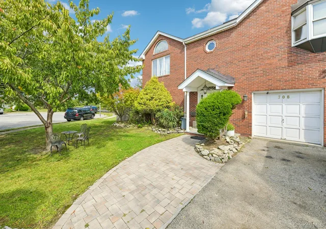 Photo 3 of Single family home for sale at 708 Park Ln, Hempstead, NY 11516 | MLS# 1060139 | Listing updated on 2026-10-08