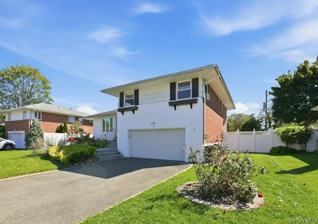 Photo 3 of Single family home for sale at 16 Radnor Rd, Oyster Bay, NY 11803 | MLS# 1060143 | Listing updated on 2026-10-08