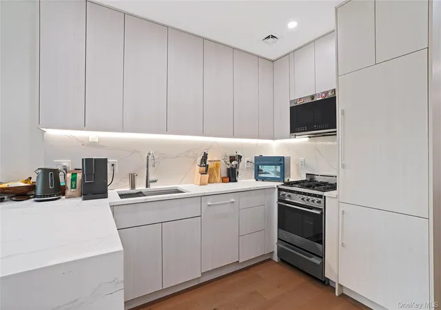 Photo 3 of Condo for sale at 379 Ocean Pkwy #3A, New York, NY 11218 | MLS# 1060158 | Listing updated on 2026-10-08