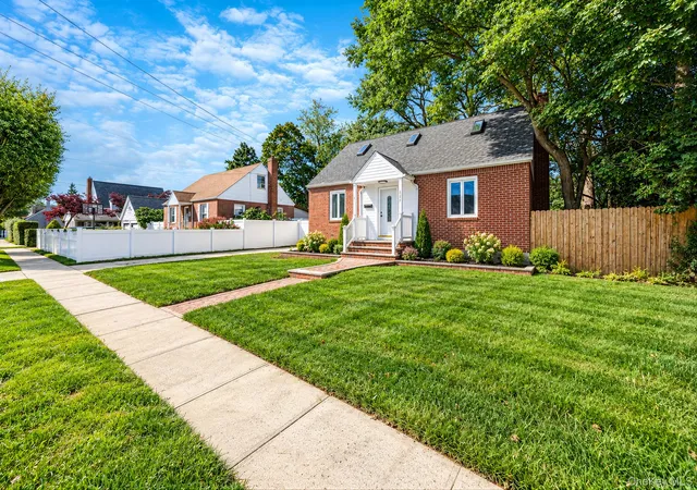 Photo 3 of Single family home for sale at 167 Stanton Blvd, Hempstead, NY 11553 | MLS# 1060197 | Listing updated on 2026-10-08