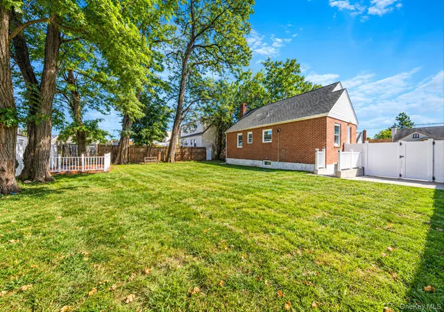 Photo 3 of Single family home for sale at 167 Stanton Blvd, Hempstead, NY 11553 | MLS# 1060197 | Listing updated on 2026-10-08