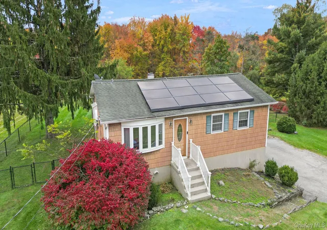 Single family home for sale at 5 Quaker Hl Dr, Hyde Park, NY 12538 | MLS# 1060204