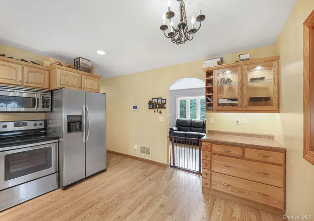 Photo 4 of Single family home for sale at 5 Quaker Hl Dr, Hyde Park, NY 12538 | MLS# 1060204 | Listing updated on 2026-10-25