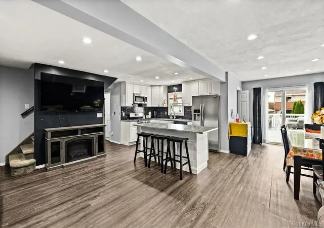 Photo 3 of Single family home for sale at 607 N Monroe Ave, Babylon, NY 11757 | MLS# 1060207 | Listing updated on 2026-10-08