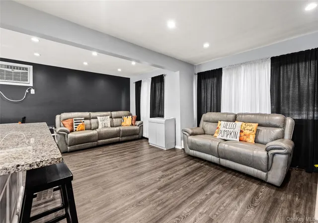 Photo 4 of Single family home for sale at 607 N Monroe Ave, Babylon, NY 11757 | MLS# 1060207 | Listing updated on 2026-10-08