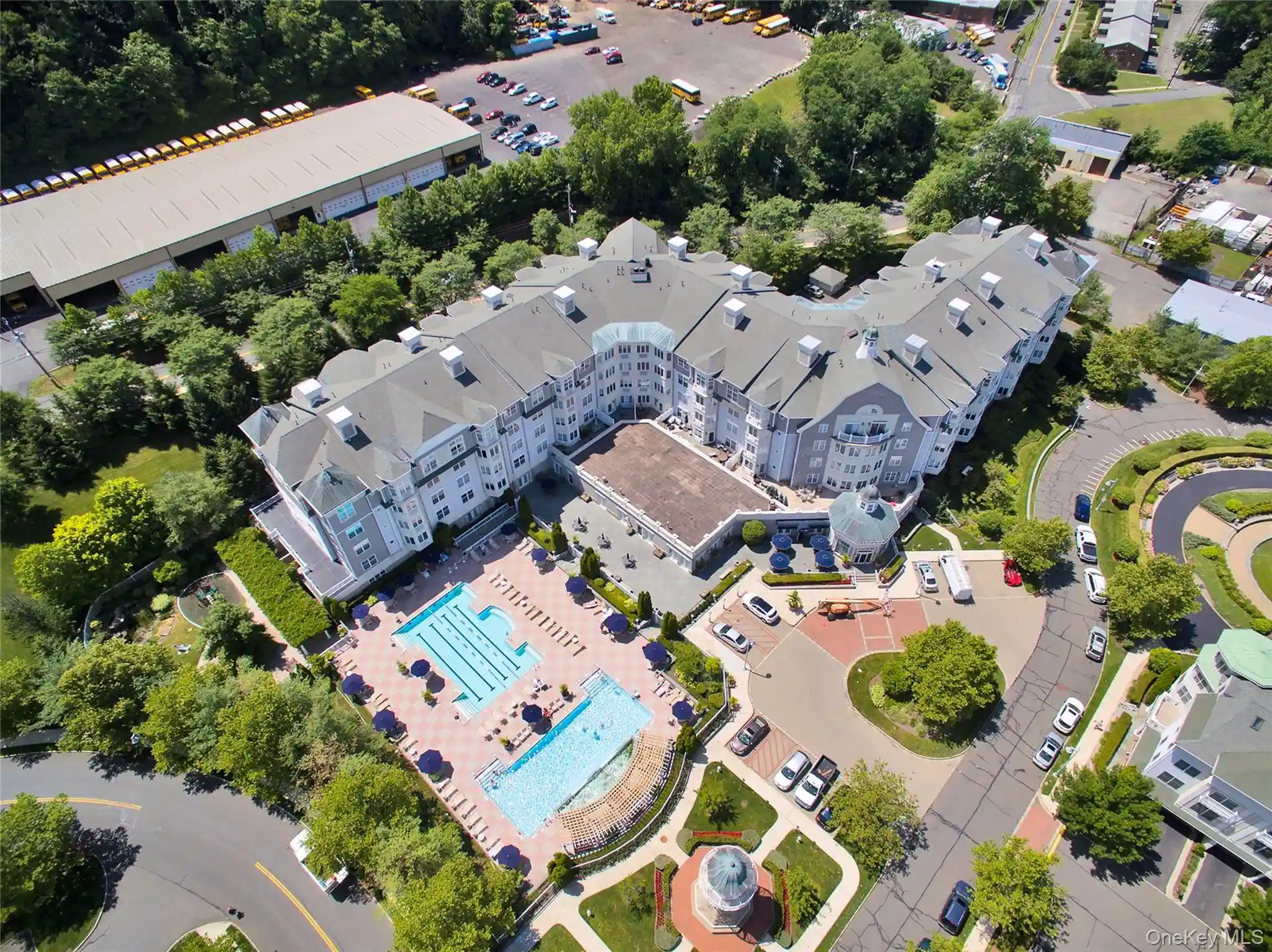 Listing Photo 2 - Condo for sale in 1121 Round Pointe Dr located at 1121 Round Pointe Dr, Haverstraw, NY 10927 - Unit 1121 Round Pointe Dr