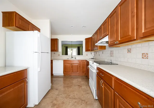 Photo 3 of Single family home for sale at 86 Turnberry Ct, Poughkeepsie, NY 12603 | MLS# 1060212 | Listing updated on 2026-10-10