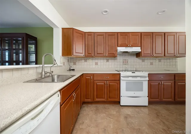 Photo 4 of Single family home for sale at 86 Turnberry Ct, Poughkeepsie, NY 12603 | MLS# 1060212 | Listing updated on 2026-10-10