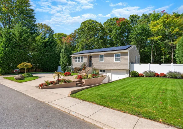 Photo 3 of Single family home for sale at 47 Mooney Pond Rd, Brookhaven, NY 11784 | MLS# 1060215 | Listing updated on 2026-10-08