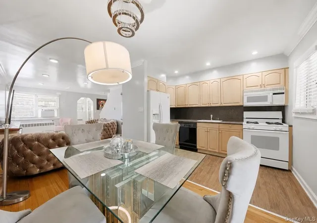 Photo 4 of House for sale at 17 Abner Pl, Yonkers, NY 10704 | MLS# 1060216 | Listing updated on 2026-10-09