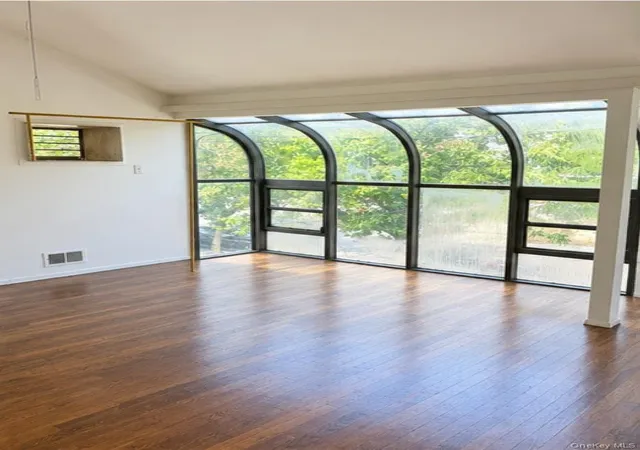 Photo 4 of House for sale at 886 Rensselaer Ave, New York, NY 10309 | MLS# 1060218 | Listing updated on 2026-10-08