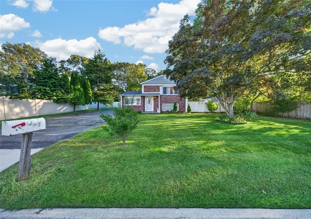 Photo 3 of Single family home for sale at 3 Jasper Ave, Brookhaven, NY 11772 | MLS# 1060235 | Listing updated on 2026-10-09